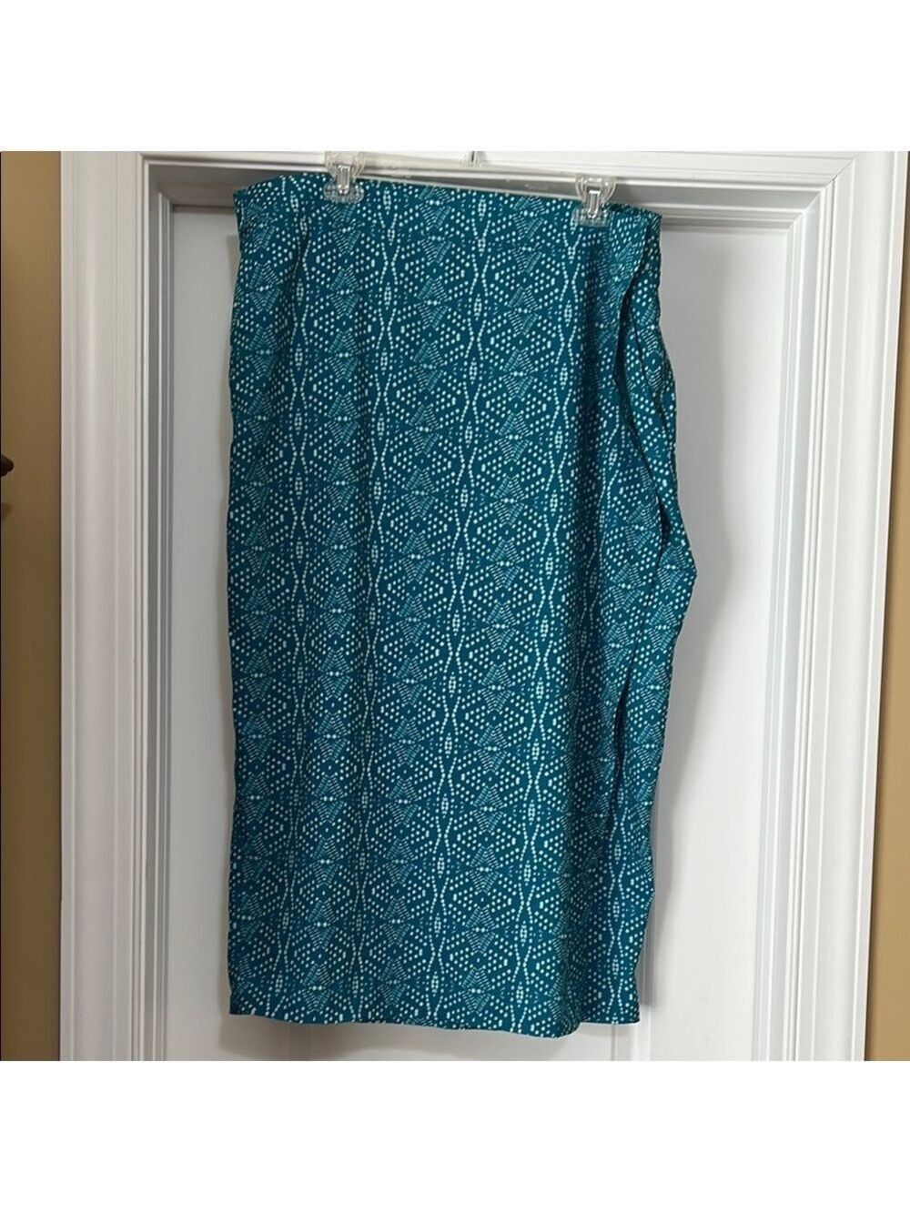 RIPTIDE Teal Patterned Swim WRAP SKIRT. XXL. Excellent preowned condition.